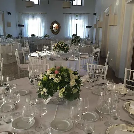 Hotel Policreti Castello dʼAviano