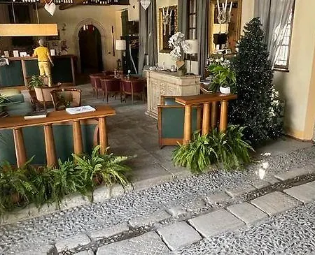 Hotel Policreti Castello dʼAviano