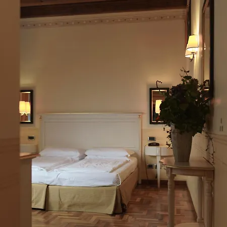 Hotel Policreti