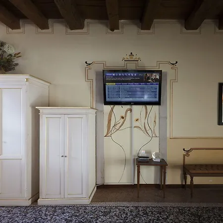 Hotel Policreti Castello dʼAviano