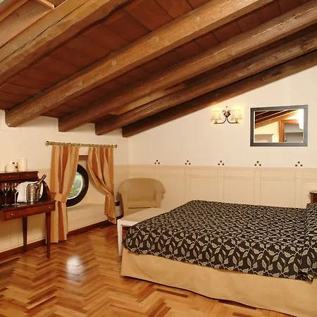 Hotel Policreti