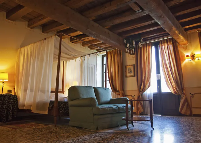 فندق Policreti 4*