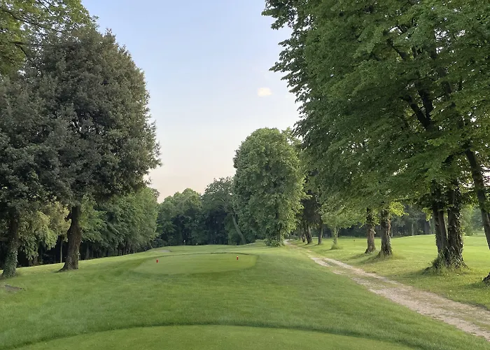 فندق Policreti Castello dʼAviano